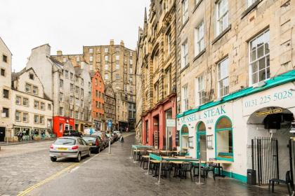 West Bow - Magical Harry Potter-Inspired Flat near Edinburgh Castle - image 4