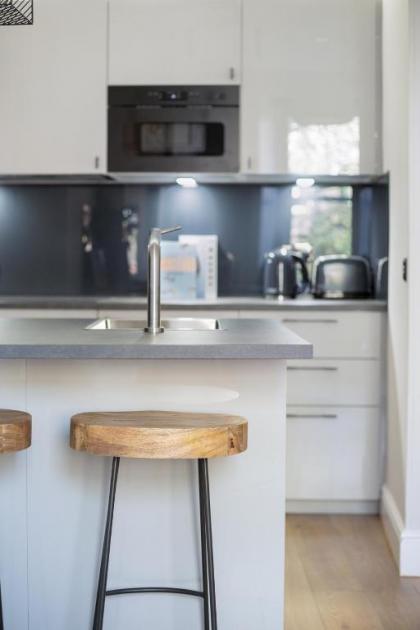 Holyrood Park City Centre Apartment - image 12