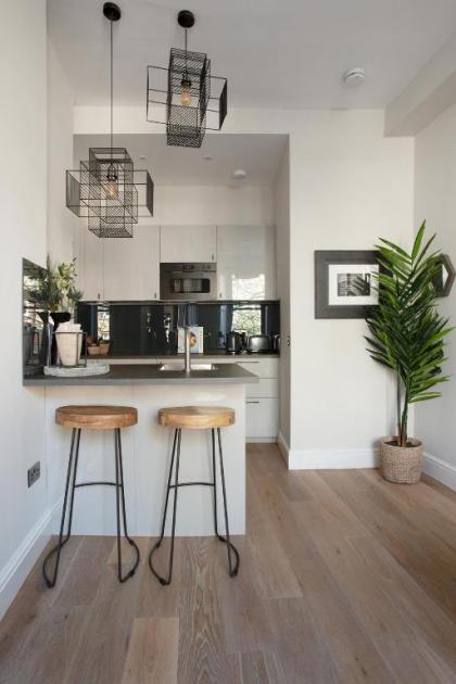 Holyrood Park City Centre Apartment - image 14
