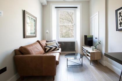 Holyrood Park City Centre Apartment - image 5