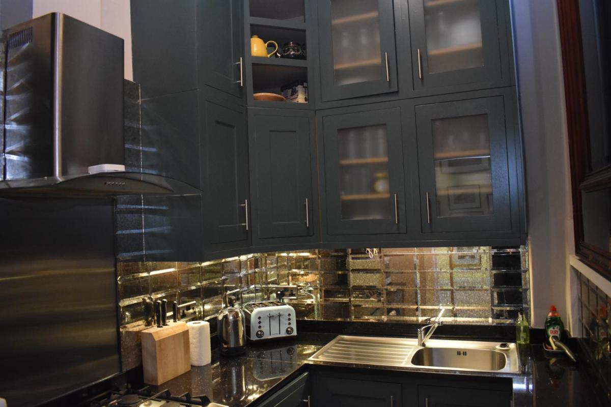 Frederick Street - stylish apartment in the heart of New Town! - image 2