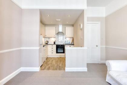 West Port - 2BR in the heart of the old town just off the Grassmarket - image 11