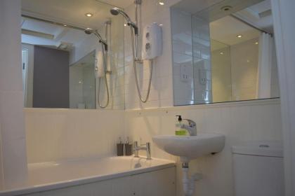 West Port - 2BR in the heart of the old town just off the Grassmarket - image 14