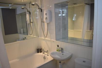 West Port - 2BR in the heart of the old town just off the Grassmarket - image 2