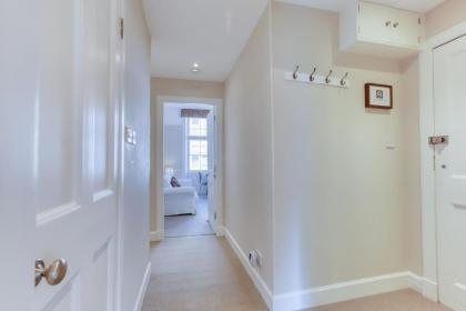 West Port - 2BR in the heart of the old town just off the Grassmarket - image 23