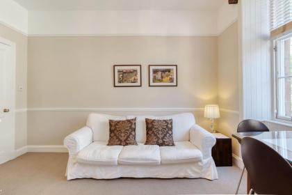 West Port - 2BR in the heart of the old town just off the Grassmarket - image 24