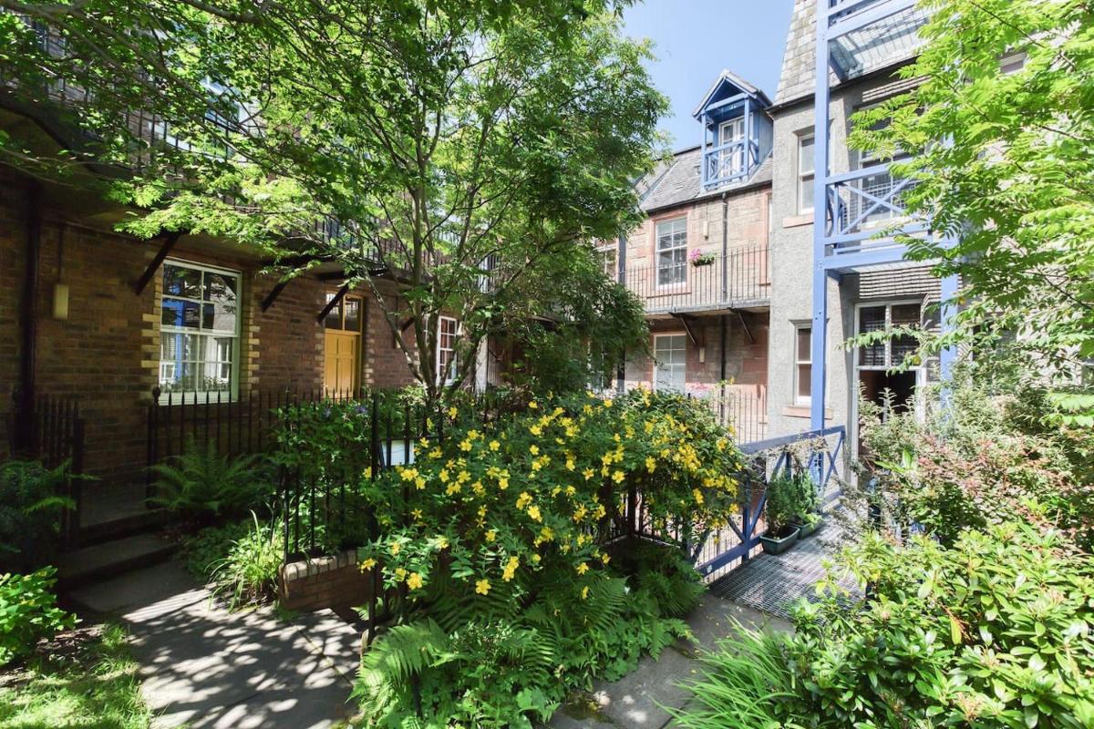 West Port - 2BR in the heart of the old town just off the Grassmarket - image 4