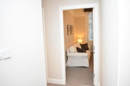 West Port - 2BR in the heart of the old town just off the Grassmarket - image 8