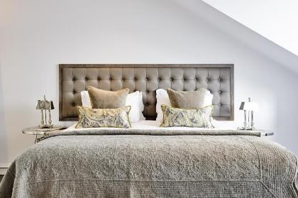 Luxury George St Apartments: Castle Suite (2-bed) - image 11