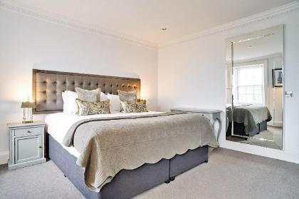 Luxury George St Apartments: Castle Suite (2-bed) - image 13