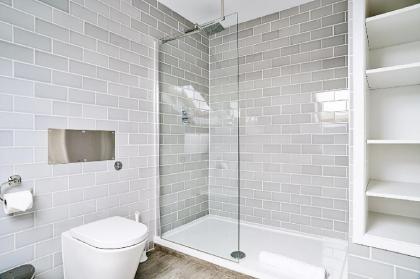 Luxury George St Apartments: Castle Suite (2-bed) - image 14