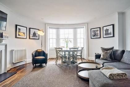 Luxury George St Apartments: Castle Suite (2-bed) - image 15