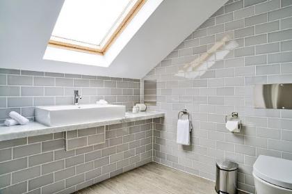Luxury George St Apartments: Castle Suite (2-bed) - image 19