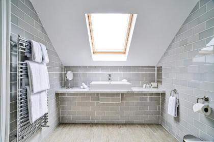 Luxury George St Apartments: Castle Suite (2-bed) - image 2