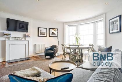Luxury George St Apartments: Castle Suite (2-bed) - image 20