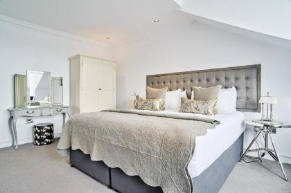 Luxury George St Apartments: Castle Suite (2-bed) - image 3