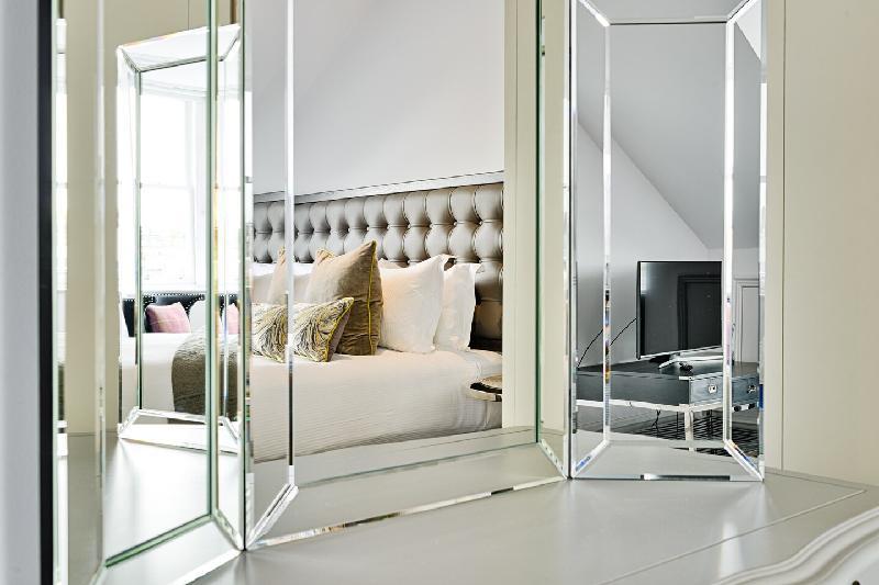 Luxury George St Apartments: Castle Suite (2-bed) - image 5