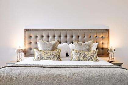 Luxury George St Apartments: Castle Suite (2-bed) - image 6