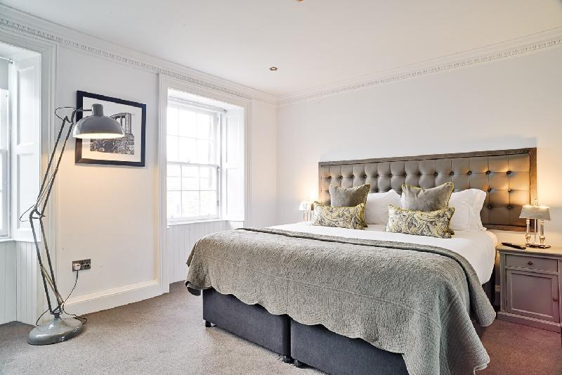 Luxury George St Apartments: Castle Suite (2-bed) - image 7
