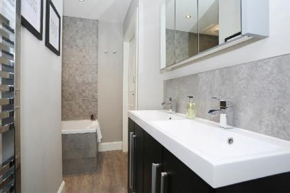 Private Entrance Apartment in New Town - image 15