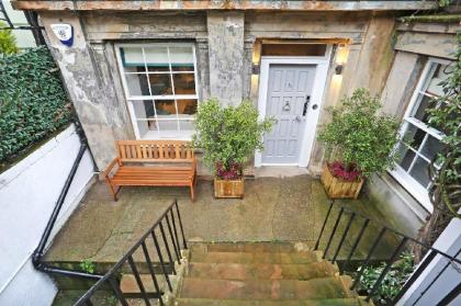 Private Entrance Apartment in New Town - image 9