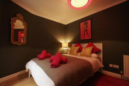 Castle Hideaway - image 15