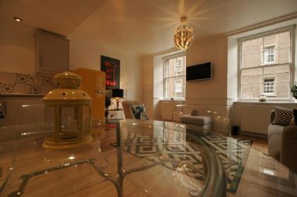 Castle Hideaway - image 2