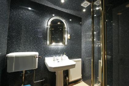 Castle Hideaway - image 4