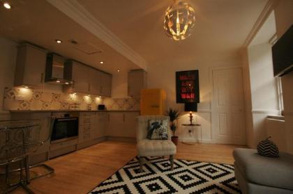 Castle Hideaway - image 8