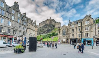 Castle Hideaway - image 9