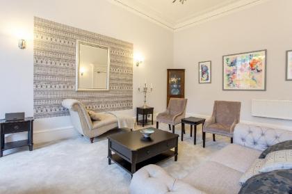 Huge Luxury Townhouse in the City Centre - image 12