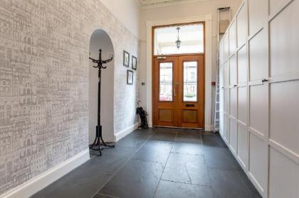 Huge Luxury Townhouse in the City Centre - image 14