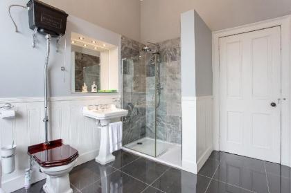 Huge Luxury Townhouse in the City Centre - image 17
