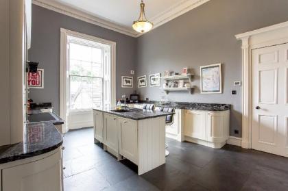 Huge Luxury Townhouse in the City Centre - image 19