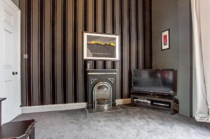 Huge Luxury Townhouse in the City Centre - image 3