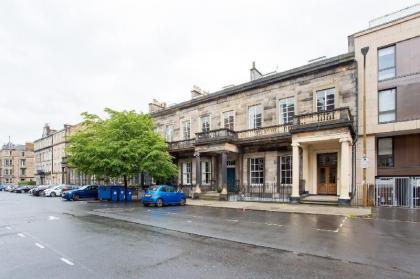 Huge Luxury Townhouse in the City Centre - image 4