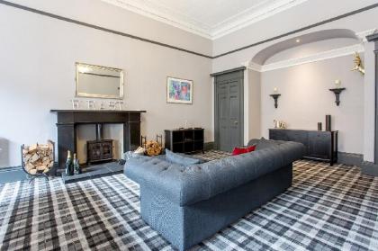 Huge Luxury Townhouse in the City Centre - image 6