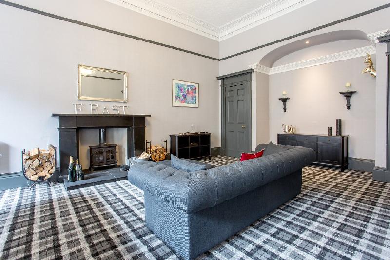 Huge Luxury Townhouse in the City Centre - image 6