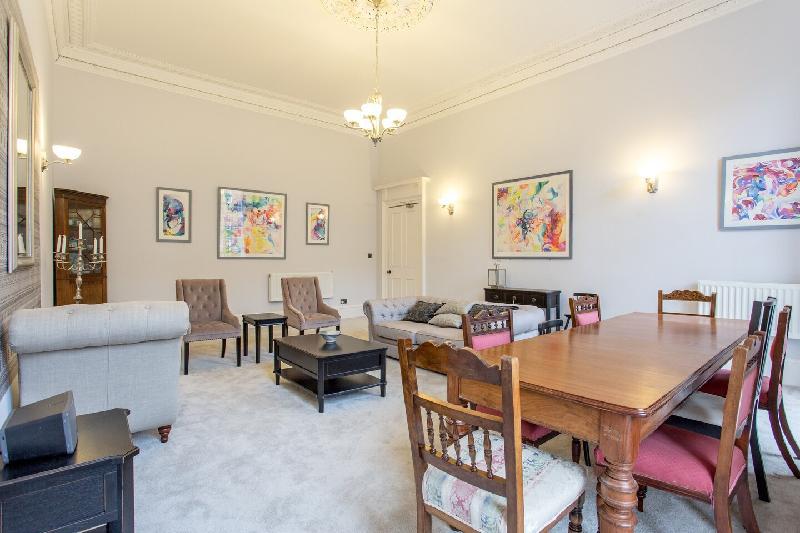 Huge Luxury Townhouse in the City Centre - image 7