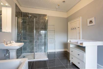 Huge Luxury Townhouse in the City Centre - image 9