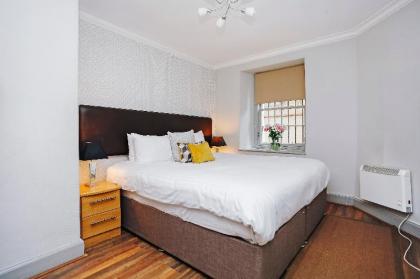 Royal Mile 3BR-1BA castle 150m - Free Parking - image 13