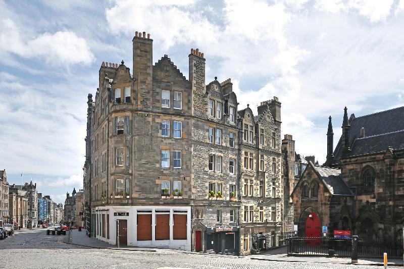 Royal Mile 3BR-1BA castle 150m - Free Parking - image 3