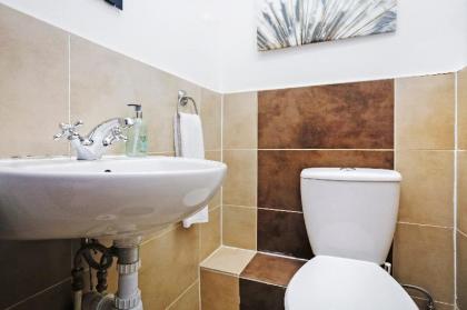 Royal Mile 3BR-1BA castle 150m - Free Parking - image 4