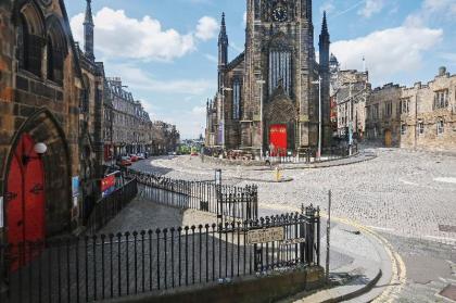 Royal Mile 3BR-1BA castle 150m - Free Parking - image 6