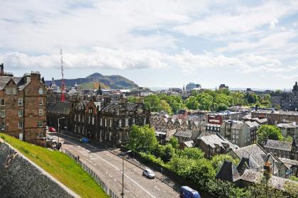 Royal Mile 3BR-1BA castle 150m - Free Parking - image 9
