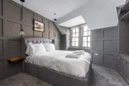 Grassmarket luxury w/ parking - Bonjour Residences - image 11