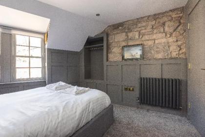 Grassmarket luxury w/ parking - Bonjour Residences - image 12