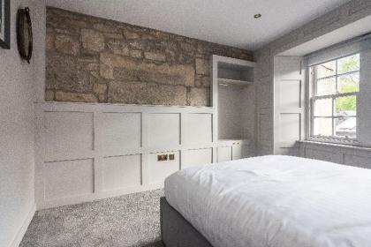 Grassmarket luxury w/ parking - Bonjour Residences - image 14
