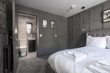 Grassmarket luxury w/ parking - Bonjour Residences - image 15