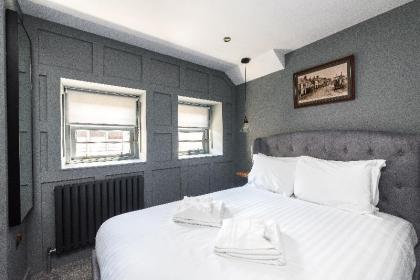 Grassmarket luxury w/ parking - Bonjour Residences - image 16